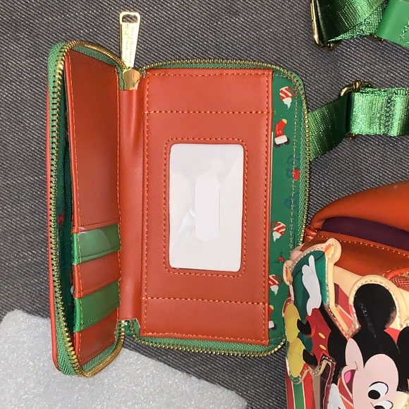 Loungefly 🎄Mickey & Minnie 🎄 Hot Cocoa Fireplace Backpack & Wallet Set - Picture 15 of 15